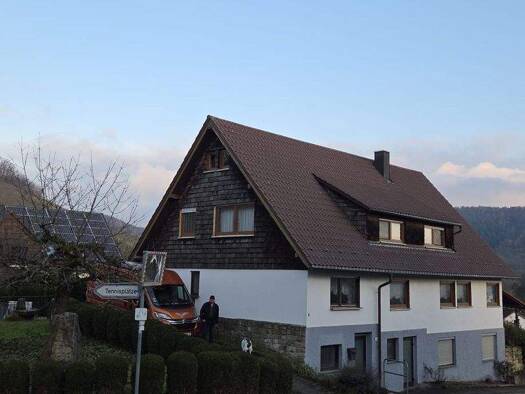 Mehrfamilienhaus zum Kauf provisionsfrei 530.000 € 7 Zimmer 200 m² 950 m² Grundstück Spielberg Sachsenheim 74343