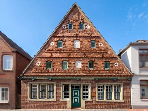 Stadthaus zum Kauf 349.000 € 9 Zimmer 253 m² 282 m² Grundstück Wilster 25554