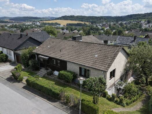 Einfamilienhaus zum Kauf 359.000 € 9 Zimmer 212 m² 750 m² Grundstück Neuenrade Neuenrade 58809