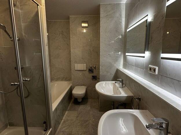 Wohnung zur Miete 1.170 € 3 Zimmer 90 m² 1. Geschoss Gutenbergstraße 27a Weiherhof 90513