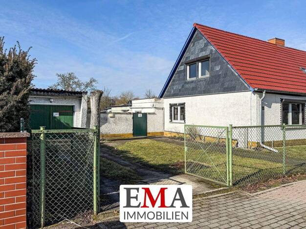 Doppelhaushälfte zum Kauf 199.000 € 3 Zimmer 77 m² 1.061 m² Grundstück Nauen 14641