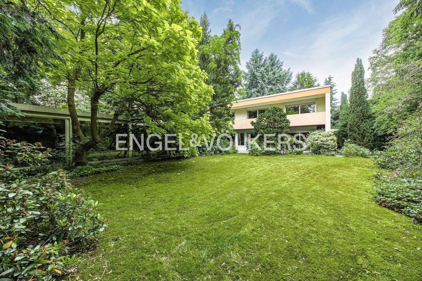 Einzigartiges Anwesen mit architektonischem Potenzial in begehrter Lage von Nürnberg-Erlenstegen