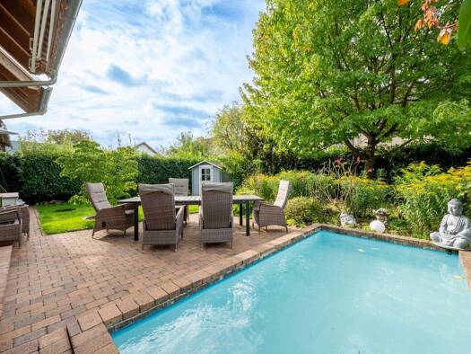 Einfamilienhaus zum Kauf 1.340.000 € 9 Zimmer 259 m² 734 m² Grundstück Harheim Frankfurt am Main 60437