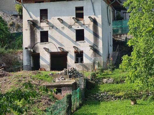 Einfamilienhaus zum Kauf 210.000 € 8 Zimmer 160 m² 450 m² Grundstück Carlazzo 22010