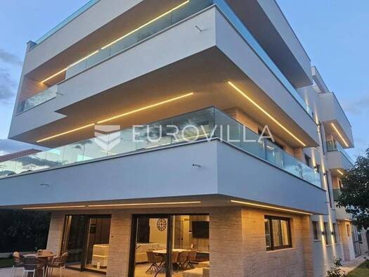 Villa zum Kauf - Erstbezug 9 Zimmer 760 m² Borik Zadar 23000