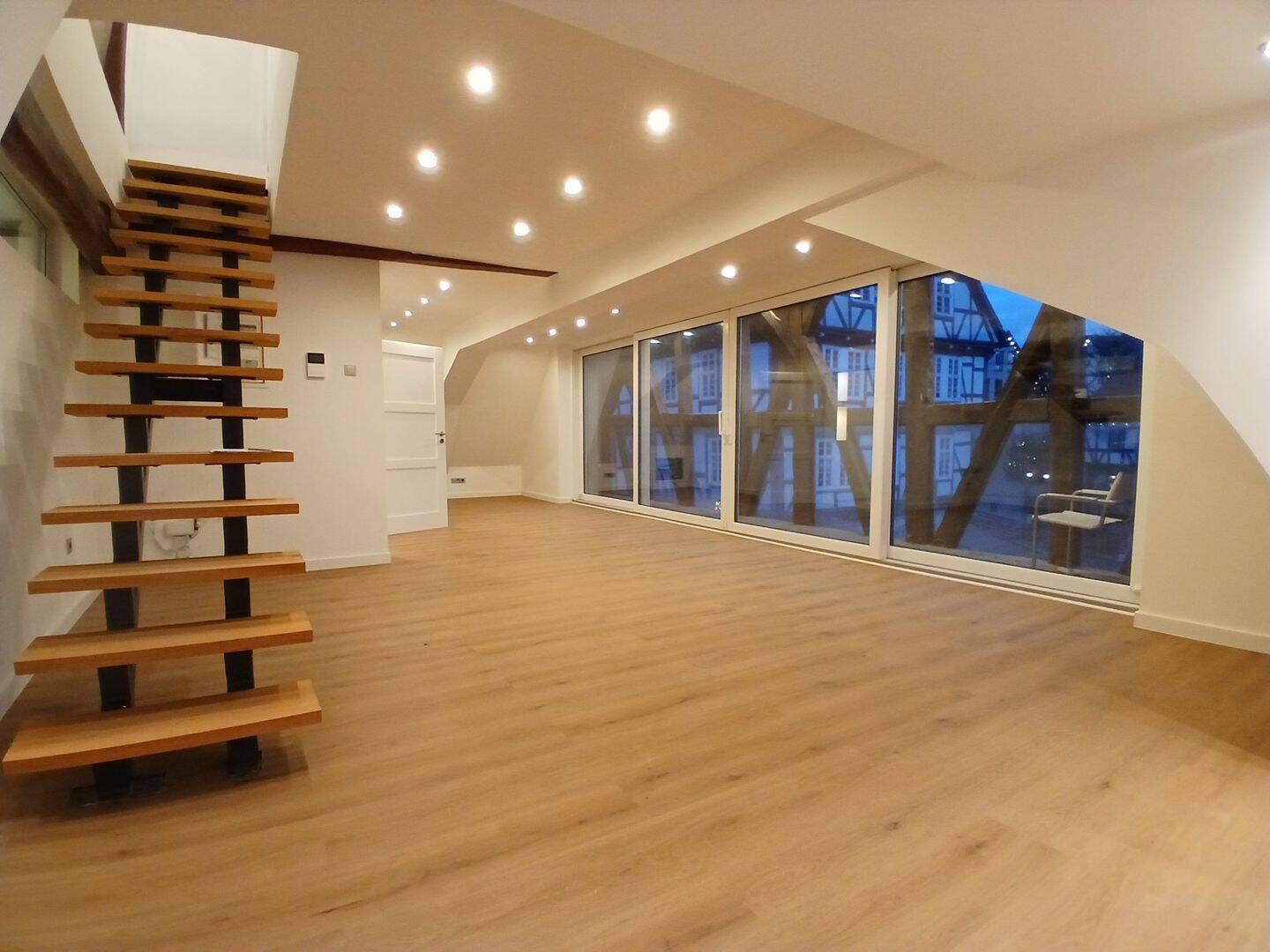 Immobilie in Wolfhagen - Sanierte, helle & moderne Maisonette-Wohnung, in 2 Wohnungen aufteilbar! Fußbodenheizg.! Balkon& Einbauküche, Innenstadt* - Bild 0