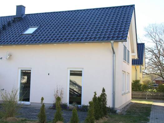 Doppelhaushälfte zum Kauf 259.000 € 4 Zimmer 86 m² 184 m² Grundstück frei ab sofort Peenestraße 46 f Karlshagen 17449