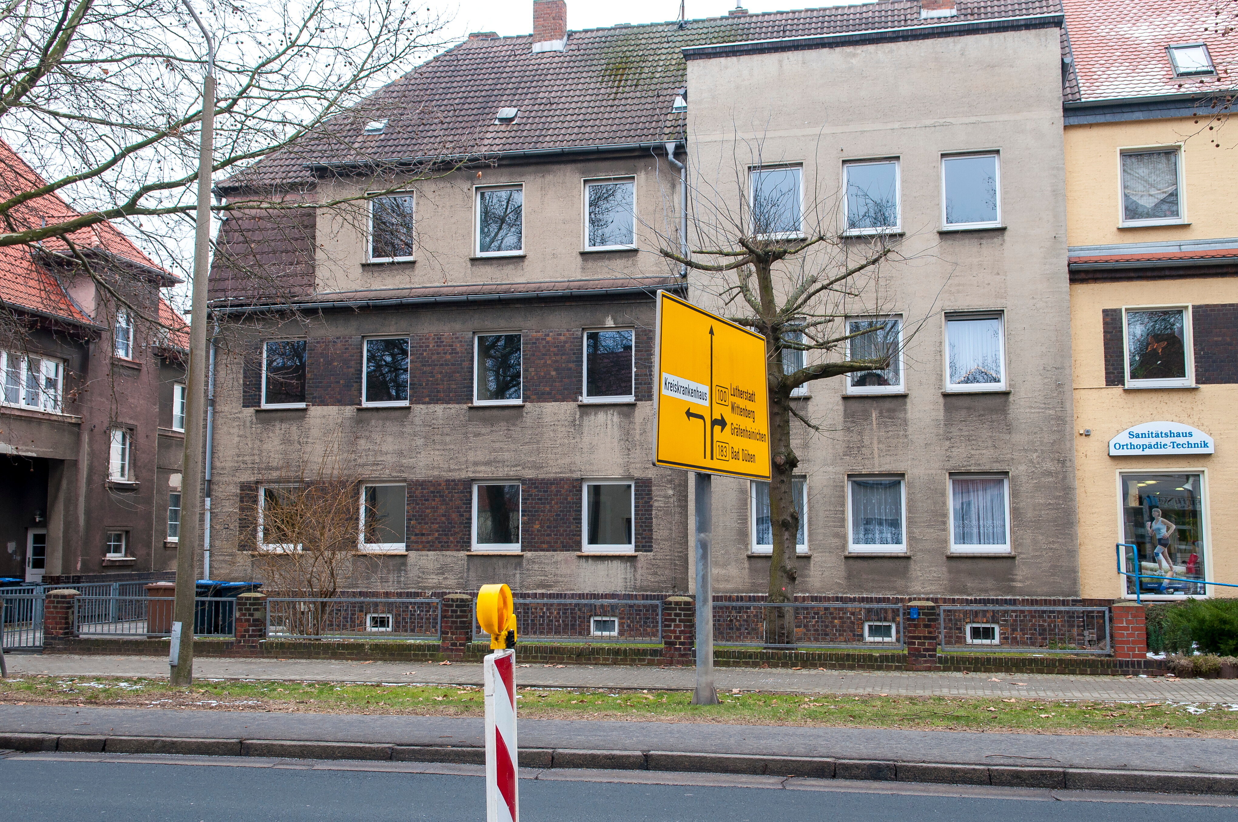 Mehrfamilienhaus zum Kauf provisionsfrei als Kapitalanlage geeignet 215.000 € 21 Zimmer 432,6 m²<br/>Wohnfläche 815 m²<br/>Grundstück Friedensstraße 20 Bitterfeld Bitterfeld-Wolfen 06749