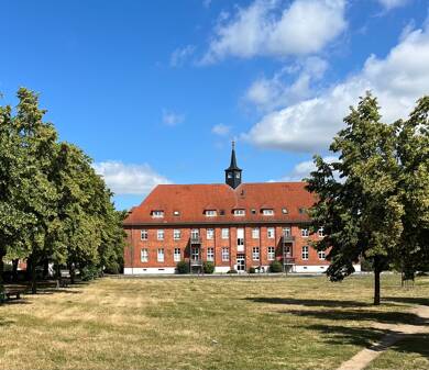 Wohnung zur Miete 353 € 1 Zimmer 47,1 m² Dachgeschoss Am Exerzierplatz 14 Parchim Parchim 19370
