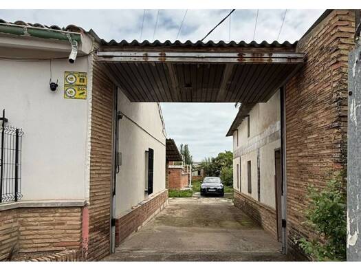 Villa zum Kauf 310.000 € 4 Zimmer 486 m² 2.415 m² Grundstück Logroño 26005