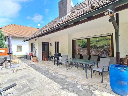 Mehrfamilienhaus zum Kauf als Kapitalanlage geeignet 649.000 € 12 Zimmer 329 m² 801 m² Grundstück Lambrecht 67466