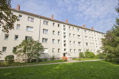 Wohnung zur Miete 479 € 4 Zimmer 68,4 m² 1. Geschoss St.-Petersburger-Str. 2 Südstadt Halle (Saale) 06128