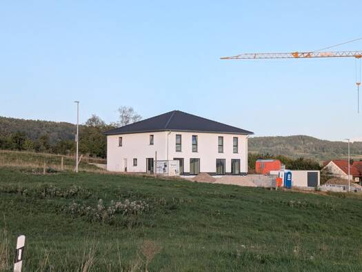Doppelhaushälfte zur Miete 1.750 € 5 Zimmer 134,5 m² frei ab 01.12.2026 Stöckach Igensdorf 91338