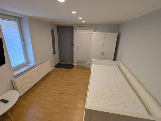 Wohnung zur Miete 320 € 1,5 Zimmer 32 m² Hildburghausen Hildburghausen 98646