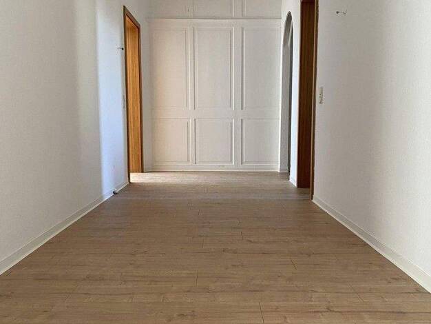 Wohnung zur Miete 650 € 2,5 Zimmer 93,8 m² 2. Geschoss frei ab sofort Innenstadt Hof 95028