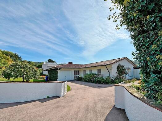 Einfamilienhaus zum Kauf 930.000 € 6,5 Zimmer 201 m² 1.335 m² Grundstück Aalen 73431