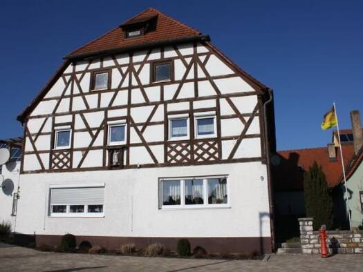 Wohnung zur Miete 1.100 € 5 Zimmer 143 m² 1. Geschoss frei ab sofort Rother Str. 9 Röttenbach Röttenbach 91187