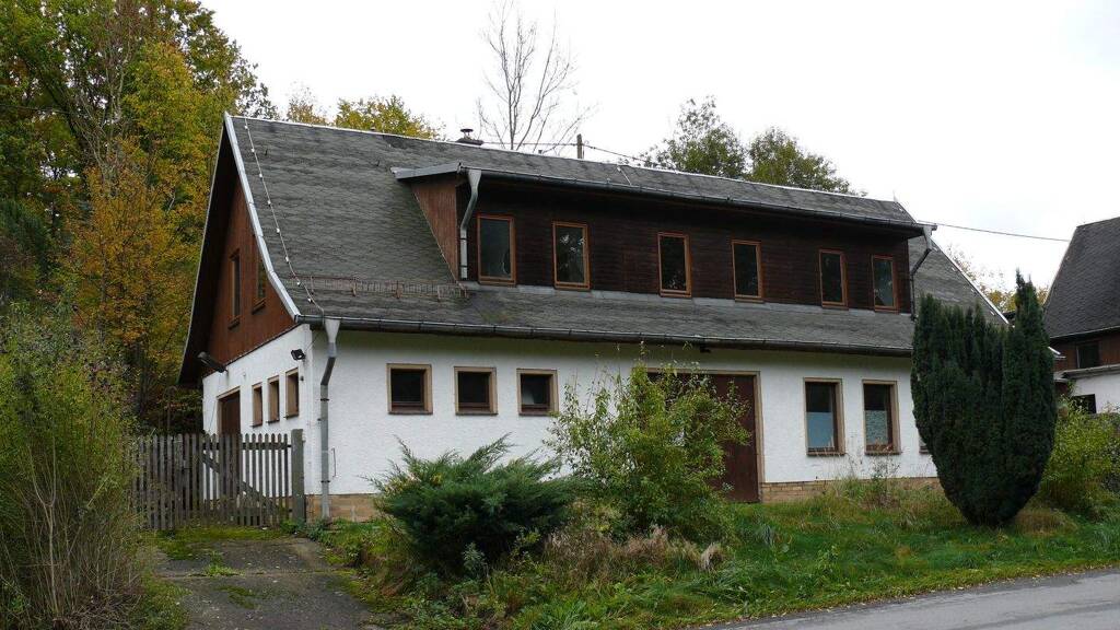 Haus zum Kauf 99.999 € 12 Zimmer 250 m² 2.593 m² Grundstück Bahratal Bad Gottleuba-Berggießhübel 01816