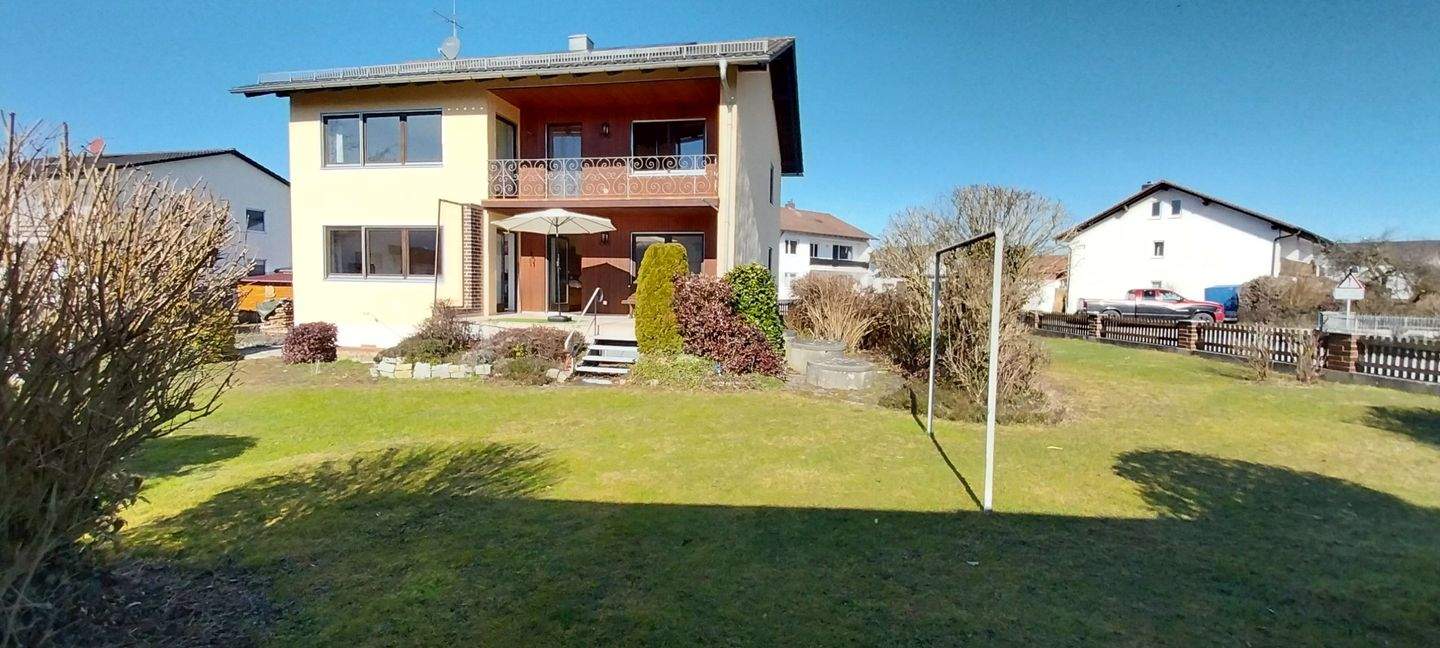 Immobilie in Osterhofen - Ihr neues Zuhause: XL-Haus in 94486 Osterhofen mit tollem Garten und vielen Möglichkeiten - Bild 4
