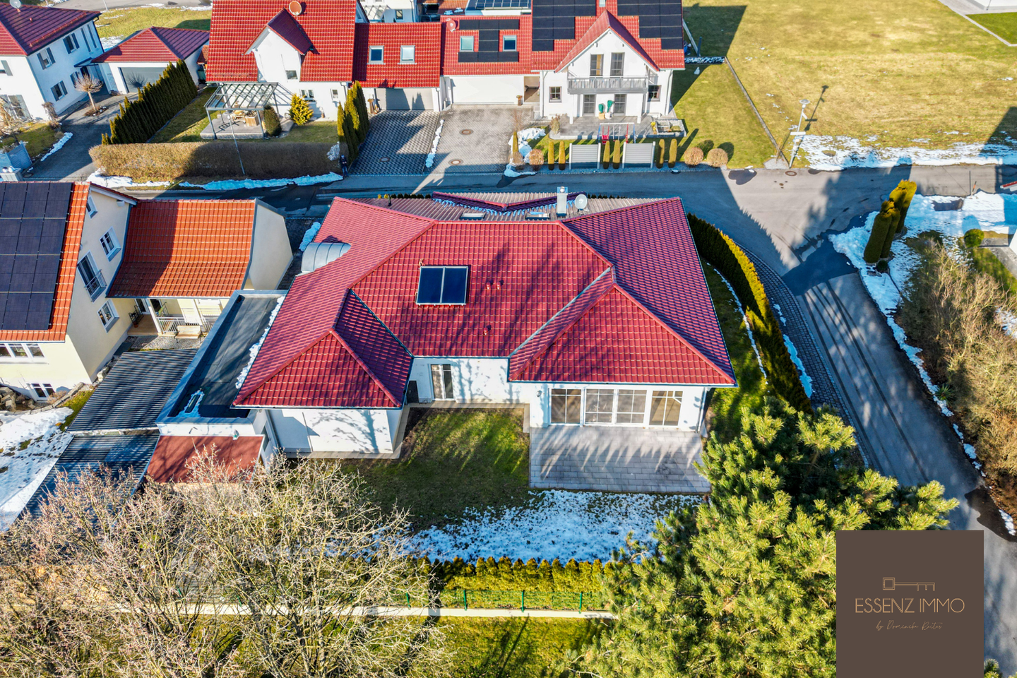 Immobilie in Neuburg an der Kammel - ESSENZ DES FAMILIENLEBENS | Fünf-Zimmer-Bungalow mit Raum, Ruhe und Qualität in Neuburg an der Kammel zu verkaufen - Bild 3