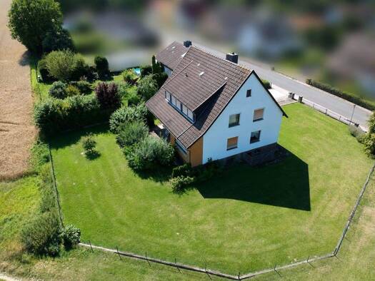 Einfamilienhaus zum Kauf 225.000 € 8 Zimmer 170,6 m² 944 m² Grundstück frei ab sofort An den Flachsrotten Dinklar Schellerten 31174