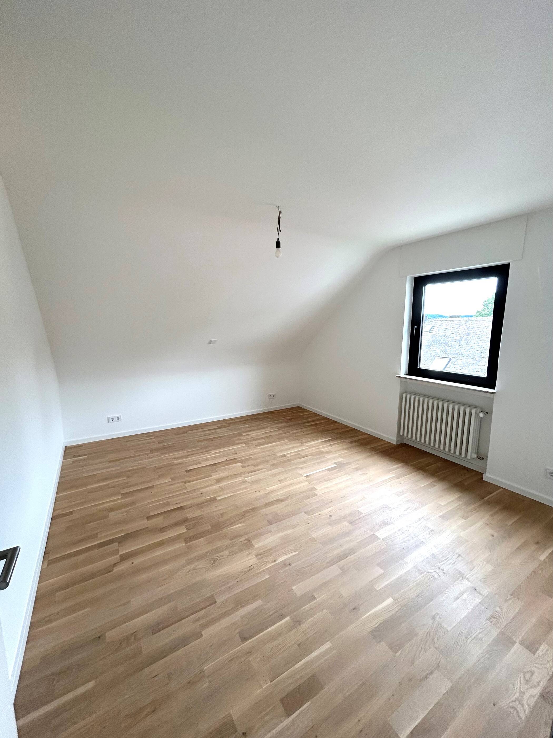 Große Dachgeschosswohnung mit Balkon und Garage in Trier-Ruwer! Erstbezug nach Renovierung! – Trier – Vorschaubild 4