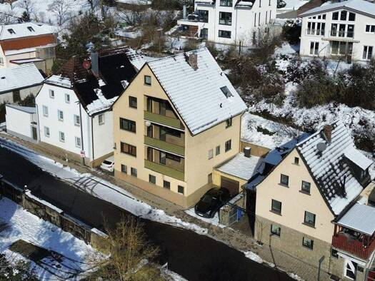 Mehrfamilienhaus zum Kauf 433.000 € 7 Zimmer 195 m² 202 m² Grundstück frei ab sofort Gerbrunn 97218