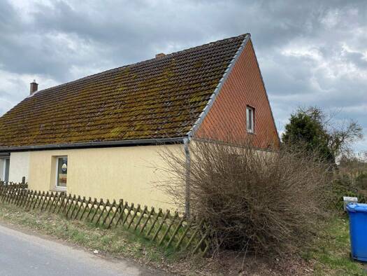 Doppelhaushälfte zum Kauf 21.500 € 2 Zimmer 58 m² 627 m² Grundstück frei ab sofort Dorfstr. 54 Gremersdorf Gremersdorf-Buchholz 18461