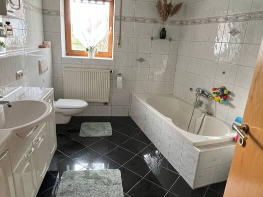 Mehrfamilienhaus zum Kauf provisionsfrei 425.000 € 7,5 Zimmer 240 m² 912 m² Grundstück Gleißenberger Straße 8 Elsendorf Schlüsselfeld 96132