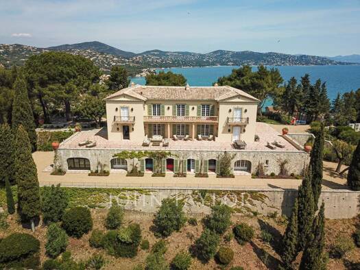 Haus zur Miete auf Zeit 35.000 € 850 m² Ville-Les Saquedes-Le Bouillonnet Sainte-Maxime 83120