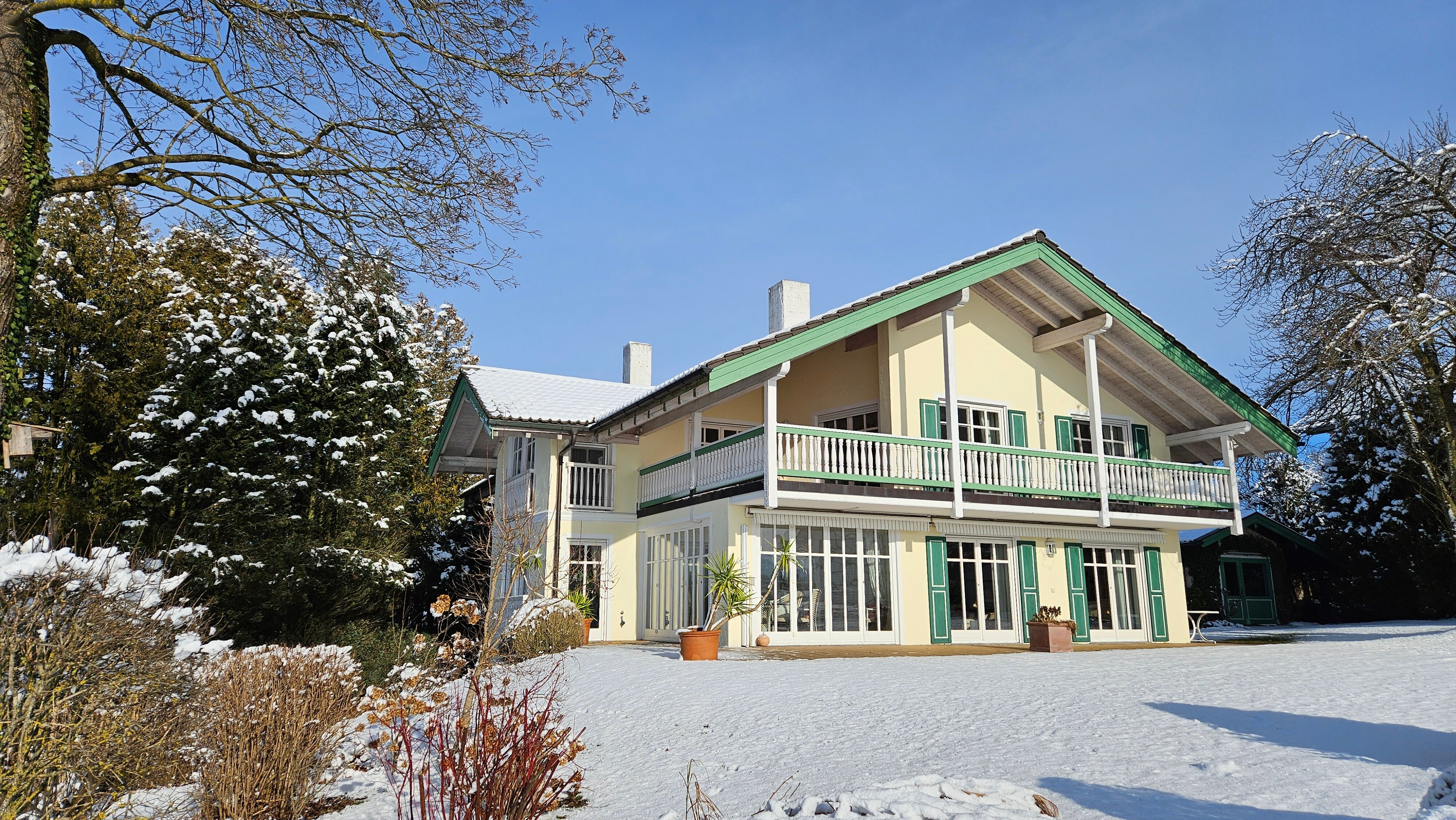 Einfamilienhaus zum Kauf provisionsfrei 2.593.000 € 350 m²<br/>Wohnfläche 1.380 m²<br/>Grundstück Gstadt am Chiemsee 83257