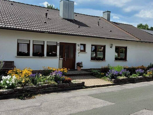 Haus zum Kauf 649.000 € 8,5 Zimmer 307 m² 1.000 m² Grundstück Ahorn 96482