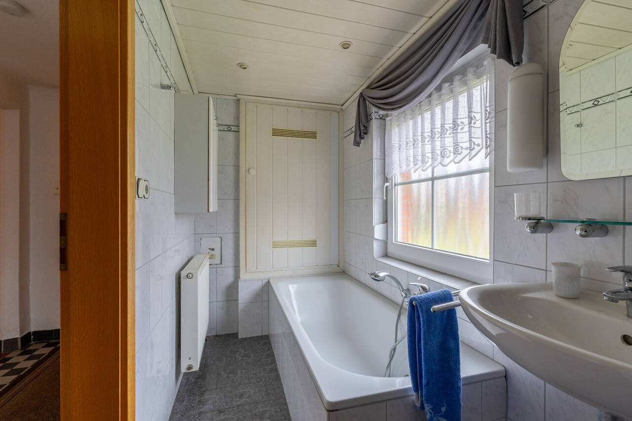 Immobilie in Moormerland - Älteres Fehnhaus in ruhiger Siedlungslage Nähe Zentrum Warsingsfehn - Bild 3