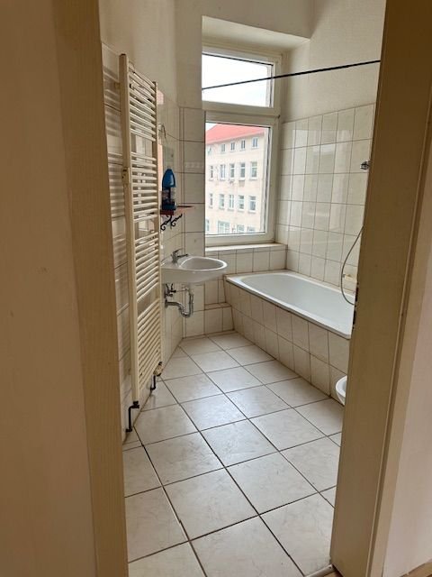 Wohnung zur Miete 320 € 2 Zimmer 52 m²<br/>Wohnfläche 3.<br/>Geschoss ab sofort<br/>Verfügbarkeit Waltershausen Waltershausen 99880