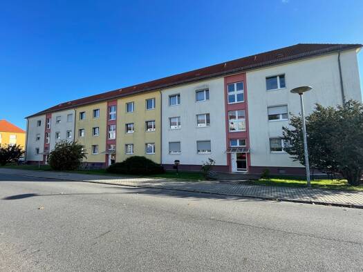 Wohnung zur Miete 300 € 2 Zimmer 50 m² 2. Geschoss frei ab sofort Einsteinstraße, 20 OG mitte Lauta 02991