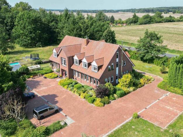 Mehrfamilienhaus zum Kauf 694.000 € 13 Zimmer 450,1 m² 17.548,1 m² Grundstück Groß Plasten 17192