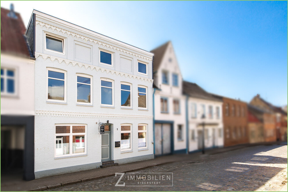 Mehrfamilienhaus zum Kauf 819.000 € 9 Zimmer 206 m²<br/>Wohnfläche 194 m²<br/>Grundstück Friedrichstadt 25840