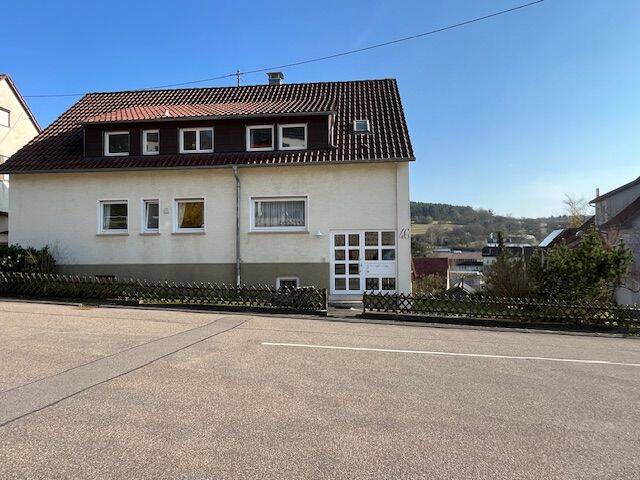 Immobilie in Weissach - Geräumiges Familienhaus mit 8 Zimmern in Weissach - Bild 1