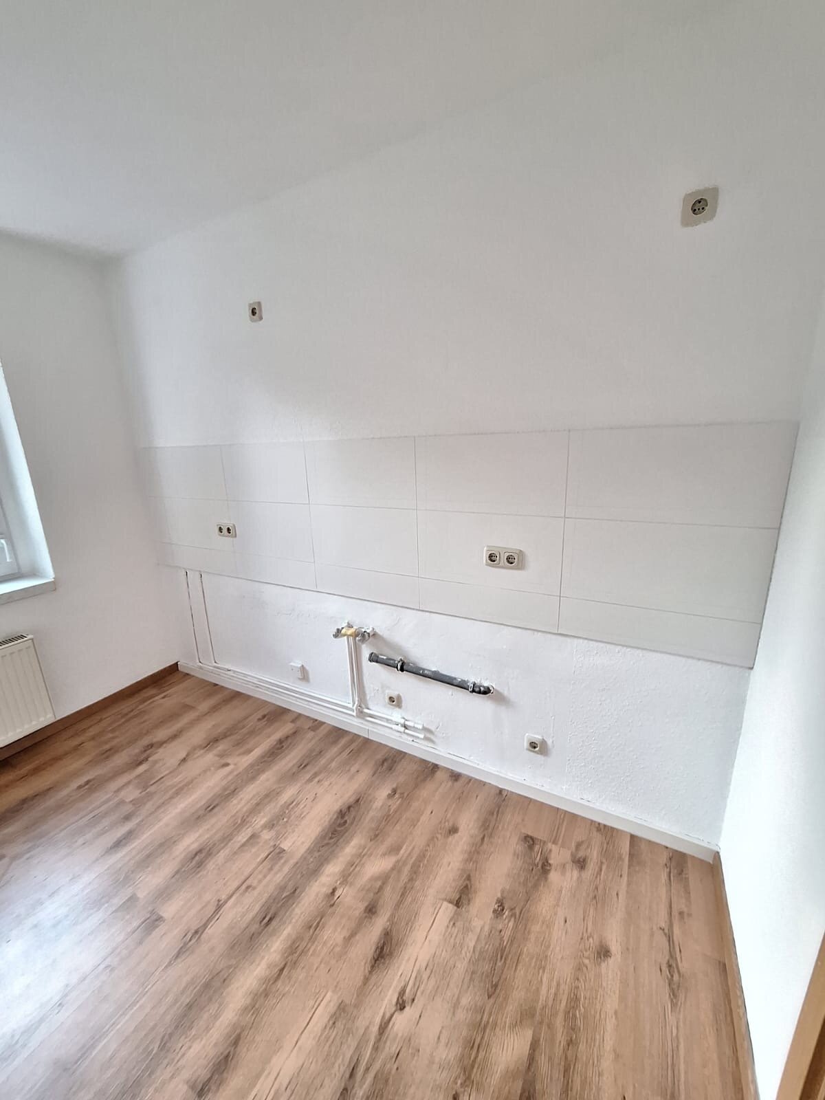 Wohnung zur Miete 490 € 3 Zimmer 66 m²<br/>Wohnfläche 1.<br/>Geschoss ab sofort<br/>Verfügbarkeit Rathausstraße 21 Leuna Leuna 06237