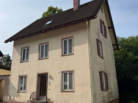 Haus zum Kauf provisionsfrei 120.000 € 7 Zimmer 140 m² 247 m² Grundstück frei ab 01.01.2026 Stadtgebiet Vöhrenbach 78147