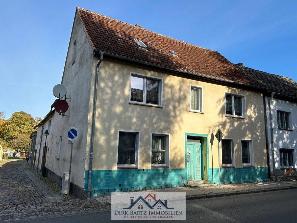 Mehrfamilienhaus zum Kauf 99.000 € 9 Zimmer 223 m²<br/>Wohnfläche 310 m²<br/>Grundstück Loitz Loitz 17121