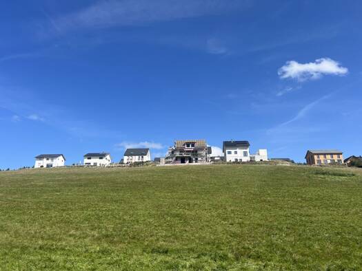 Mehrfamilienhaus zum Kauf - Erstbezug 950.000 € 9 Zimmer 245 m² 556 m² Grundstück Stadtgebiet St. Georgen 78112
