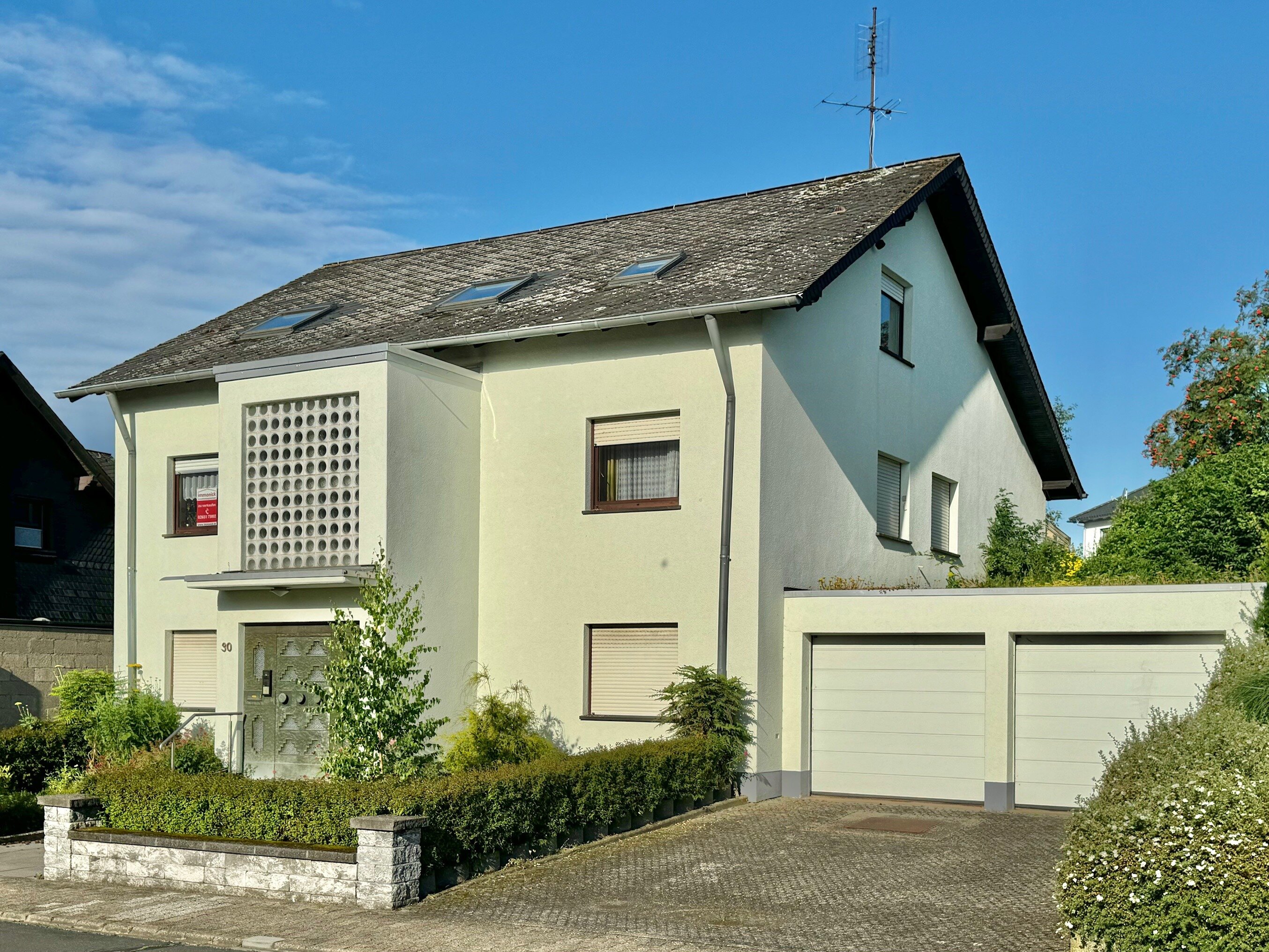 Einfamilienhaus zum Kauf 385.000 € 10 Zimmer 238 m²<br/>Wohnfläche 735 m²<br/>Grundstück Bell 56745