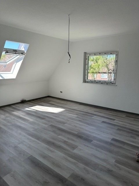 Wohnung zur Miete 736 € 4 Zimmer 92 m²<br/>Wohnfläche 2.<br/>Geschoss ab sofort<br/>Verfügbarkeit Werdumer Straße 108 Altengroden Wilhelmshaven 26386