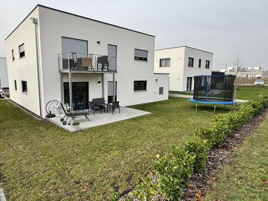 Terrassenwohnung zur Miete 1.640 € 4,5 Zimmer 106 m² Geschoss EG/2 frei ab 01.02.2026 Isi-Huber-Straße 14 Musikerviertel und amerik. Siedlung Schweinfurt 97424