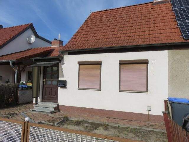 Immobilie in Staßfurt - Kleine & Renovierungsbedürftige DDH - aber nicht hoffnungslos - Bild 1