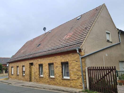 Haus zum Kauf 189.000 € 6 Zimmer 250 m² 510 m² Grundstück Thomas- Müntzer- Straße 22 Plotha Teuchern 06682