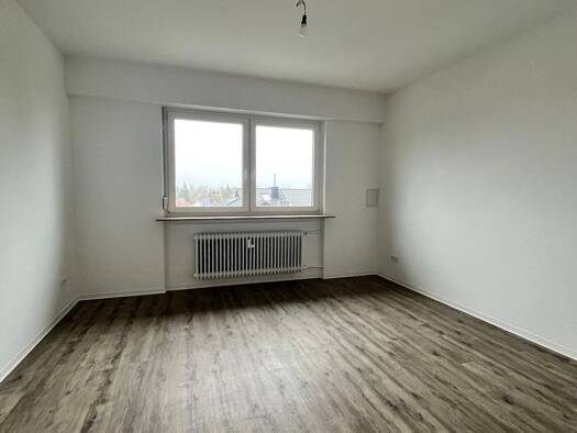 Wohnung zur Miete 845 € 2 Zimmer 99,1 m² 3. Geschoss frei ab sofort Offenbacher Landstr. 3 Steinheim Hanau 63456