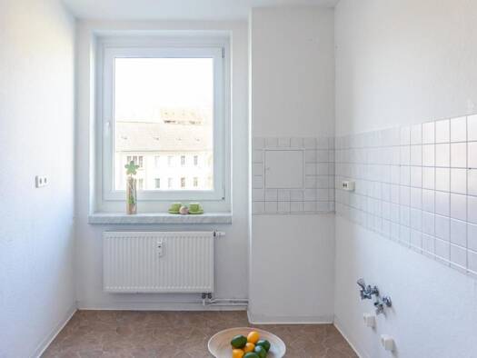 Wohnung zur Miete 385 € 3 Zimmer 56,6 m² 2. Geschoss frei ab 01.10.2026 Altenhainer Straße 5 a Bernsdorf Bernsdorf 09126