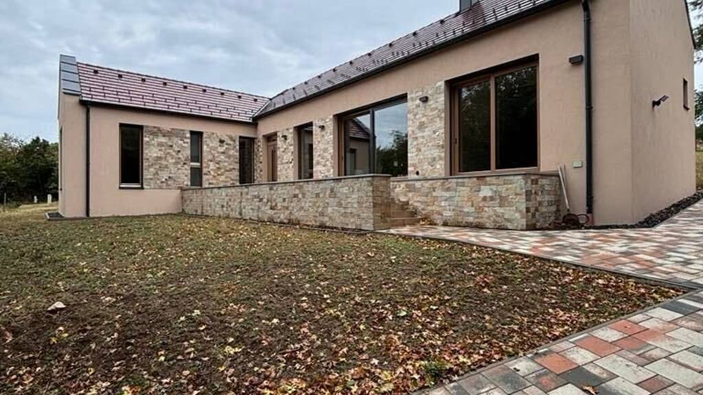 Bungalow zum Kauf - Erstbezug provisionsfrei als Kapitalanlage geeignet 496.000 € 4 Zimmer 120 m² 750 m² Grundstück Vonyarcvashegy 8314